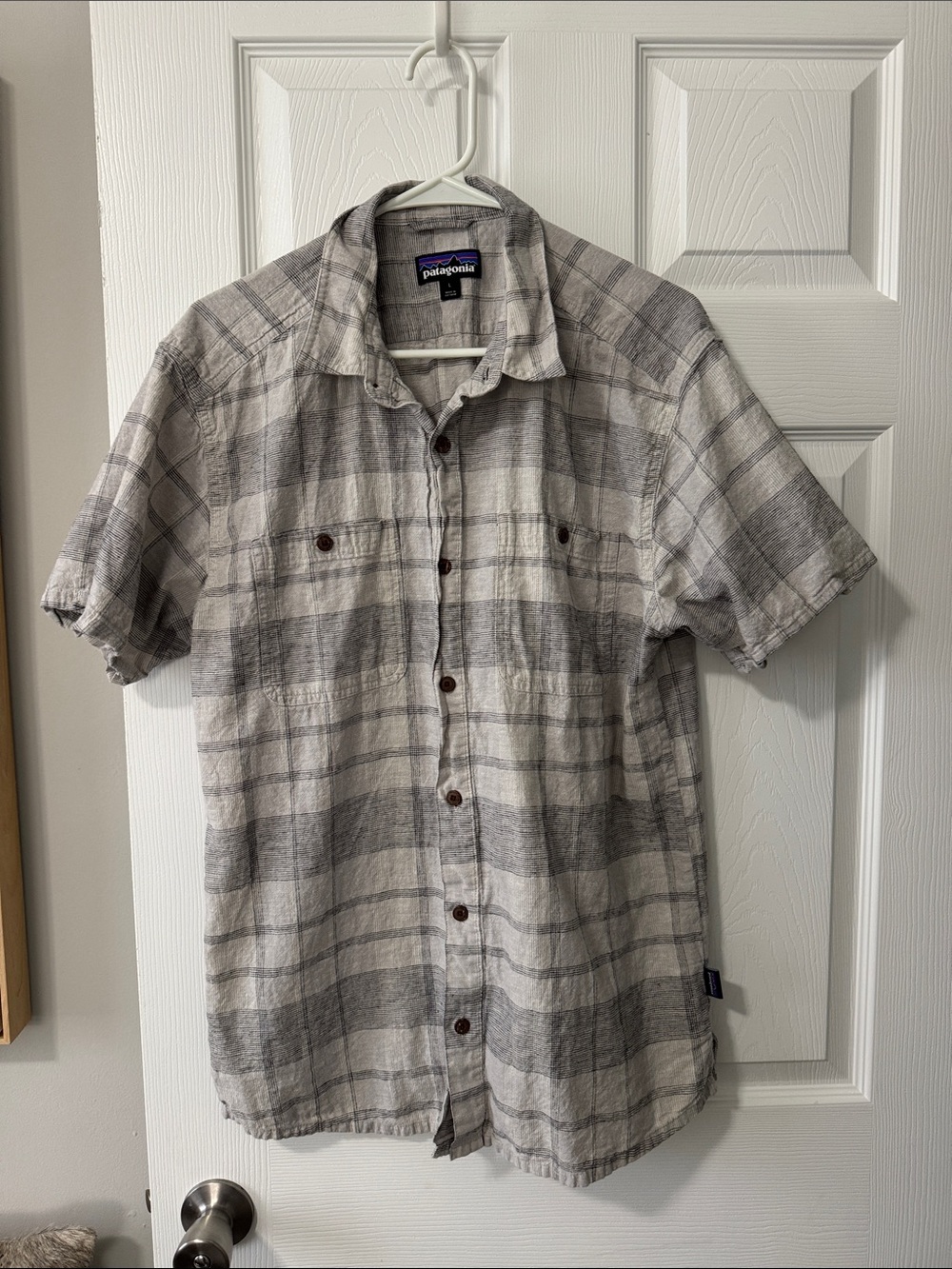 Patagonia Gray and White Plaid Short-Sleeve Button-Down HEMP&COTTON
